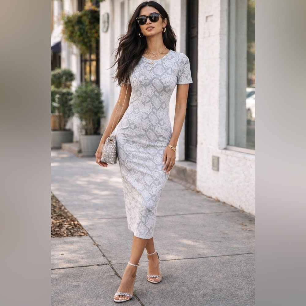 Chaser Bodycon Midi Tshirt Dress In Gray Snake Print Small Women’s Short Sleeve